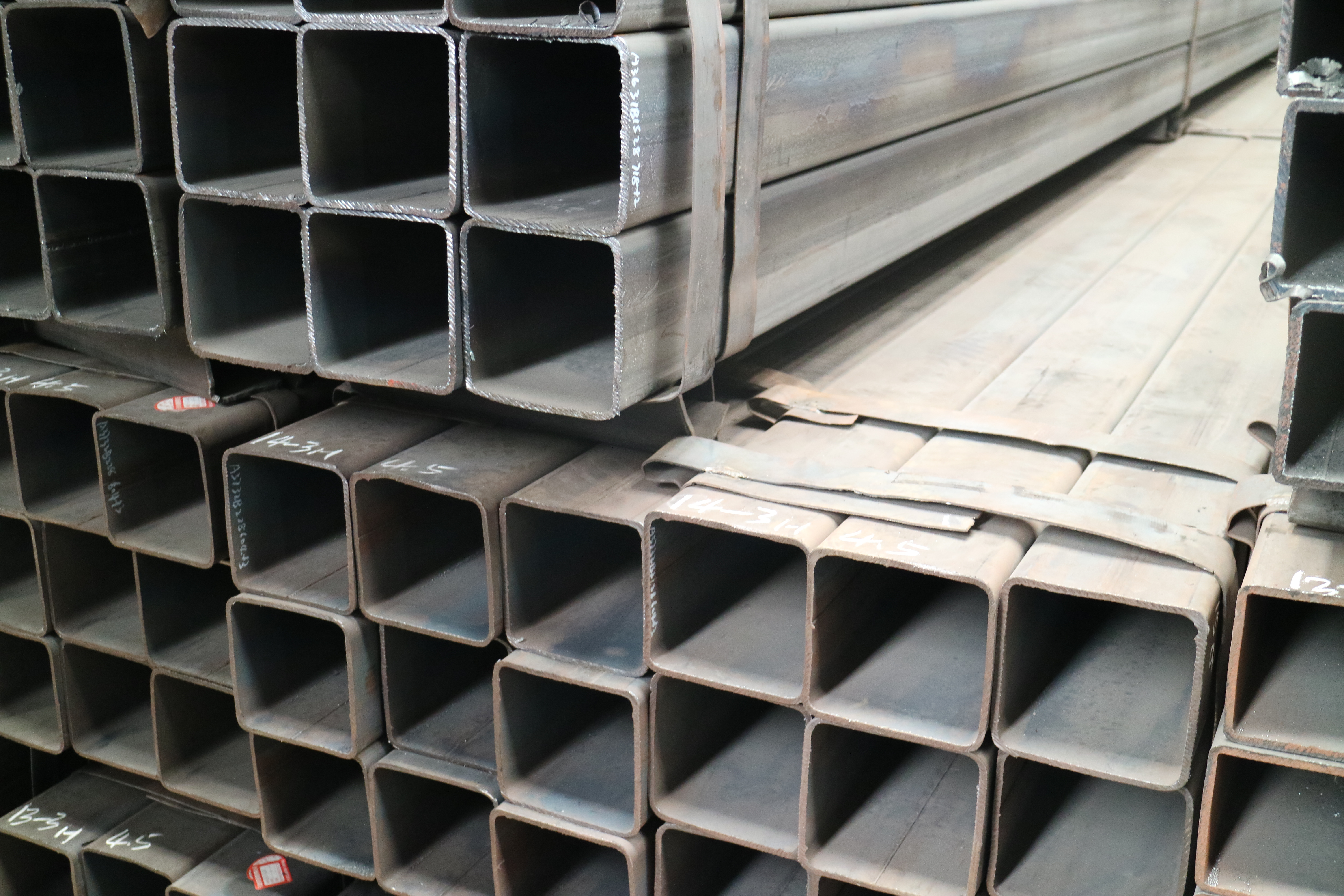 manufacturers hot dipped galvanized steel pipe 10 ft 12ft 20ft round square price per meter 18 gauge galvanized steel tube pipe